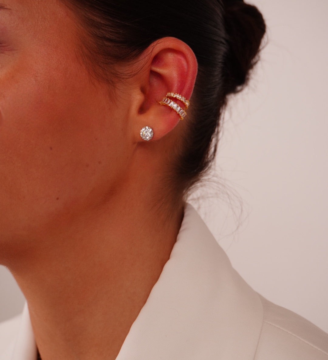 Essentials gouden stainless steel studs met helder geslepen steen