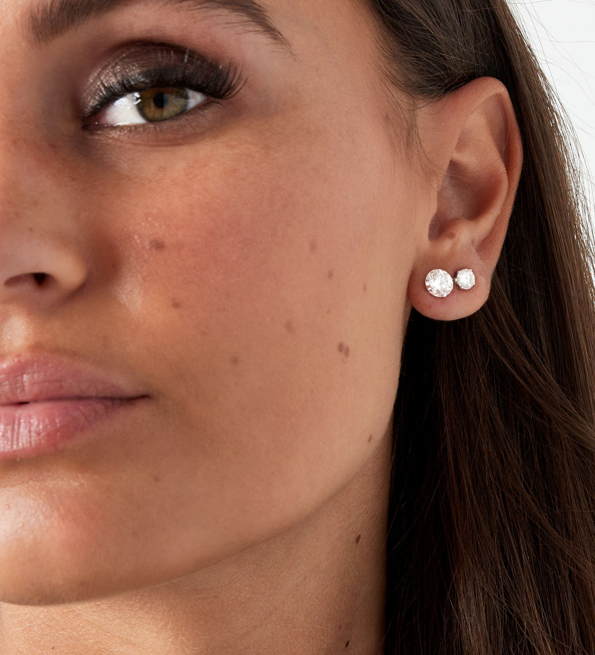 Essentials gouden stainless steel studs met helder geslepen steen